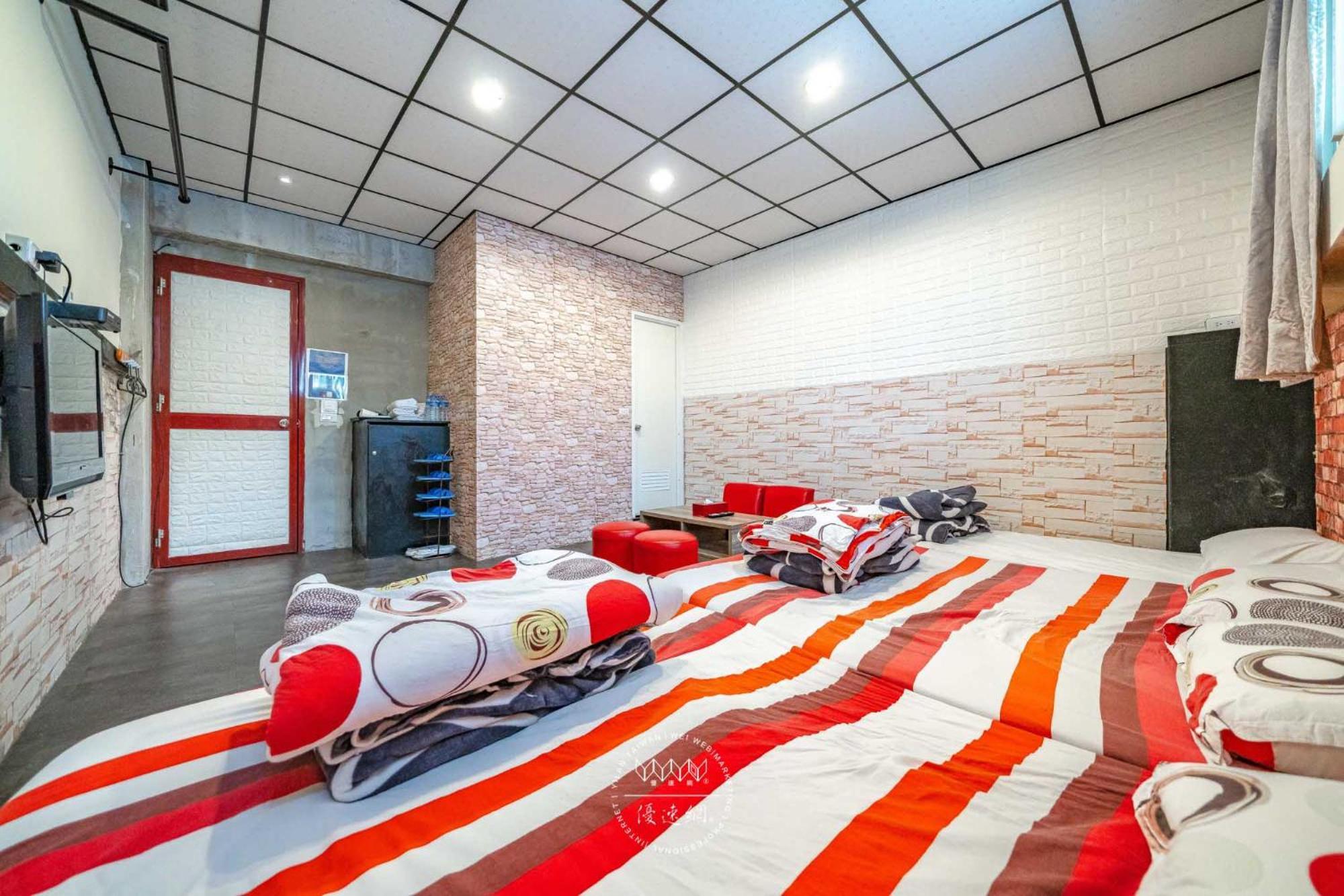 羅東夜市 工業loft旅宿 Loft House Лодун Екстер'єр фото