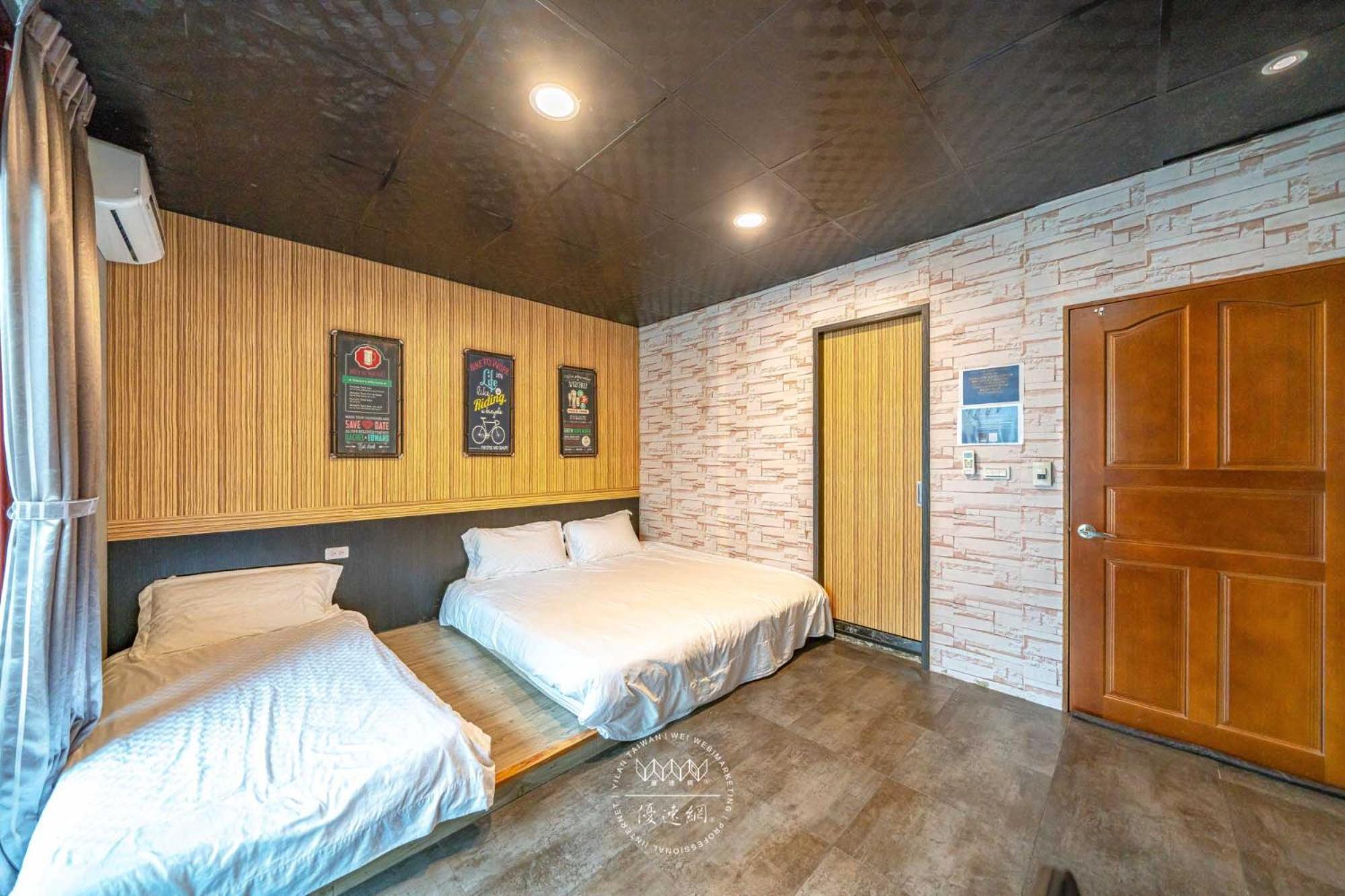羅東夜市 工業loft旅宿 Loft House Лодун Екстер'єр фото